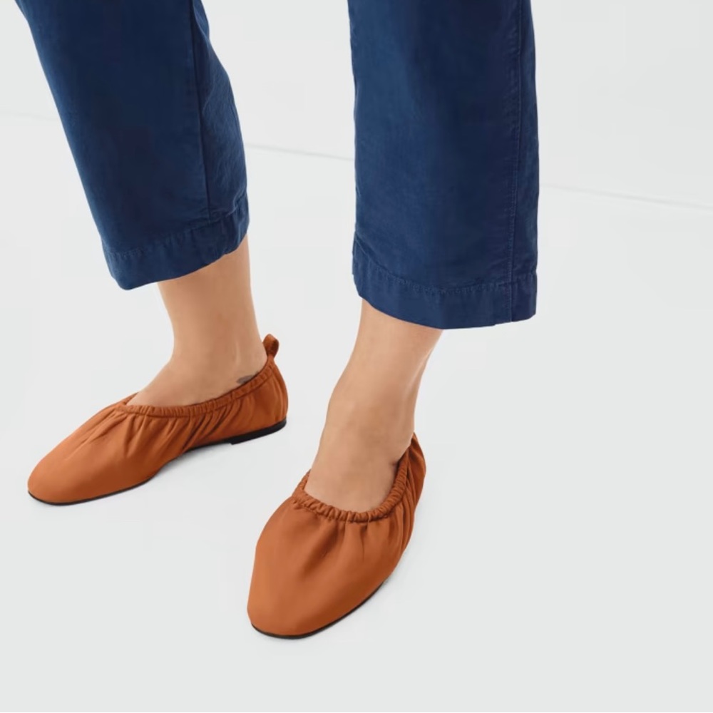 Everlane Scrunch Flat - size 6.5 - color coffee - perfect condition